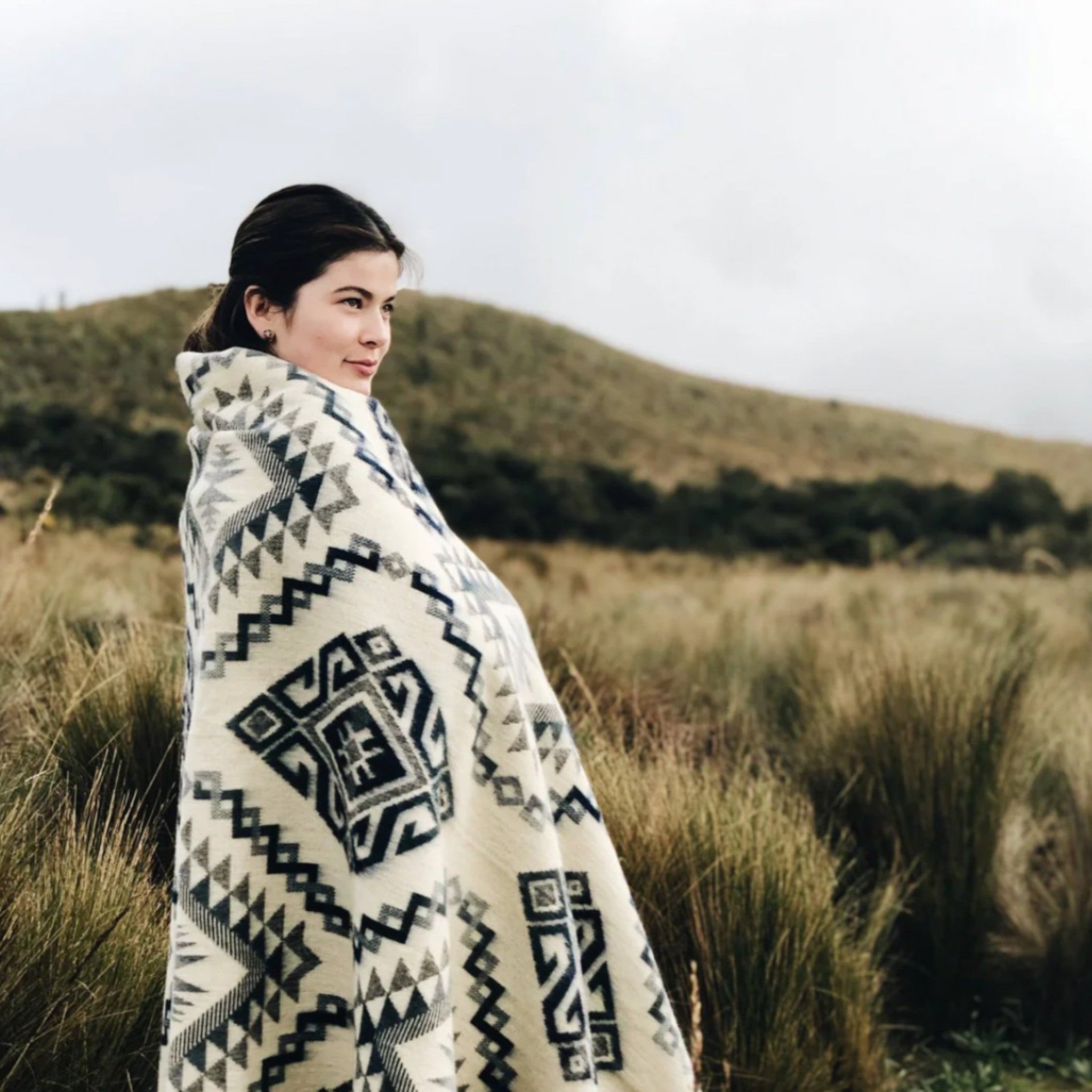 Beyond Borders Collective - Epera Blanket - Blue Scale