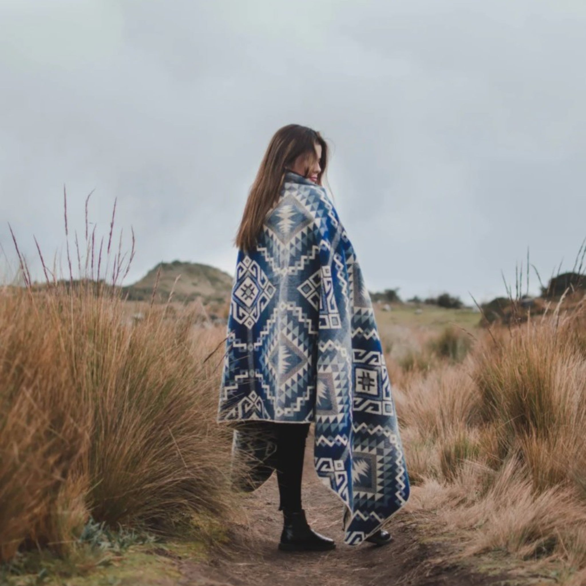 Beyond Borders Collective - Epera Blanket - Blue Scale