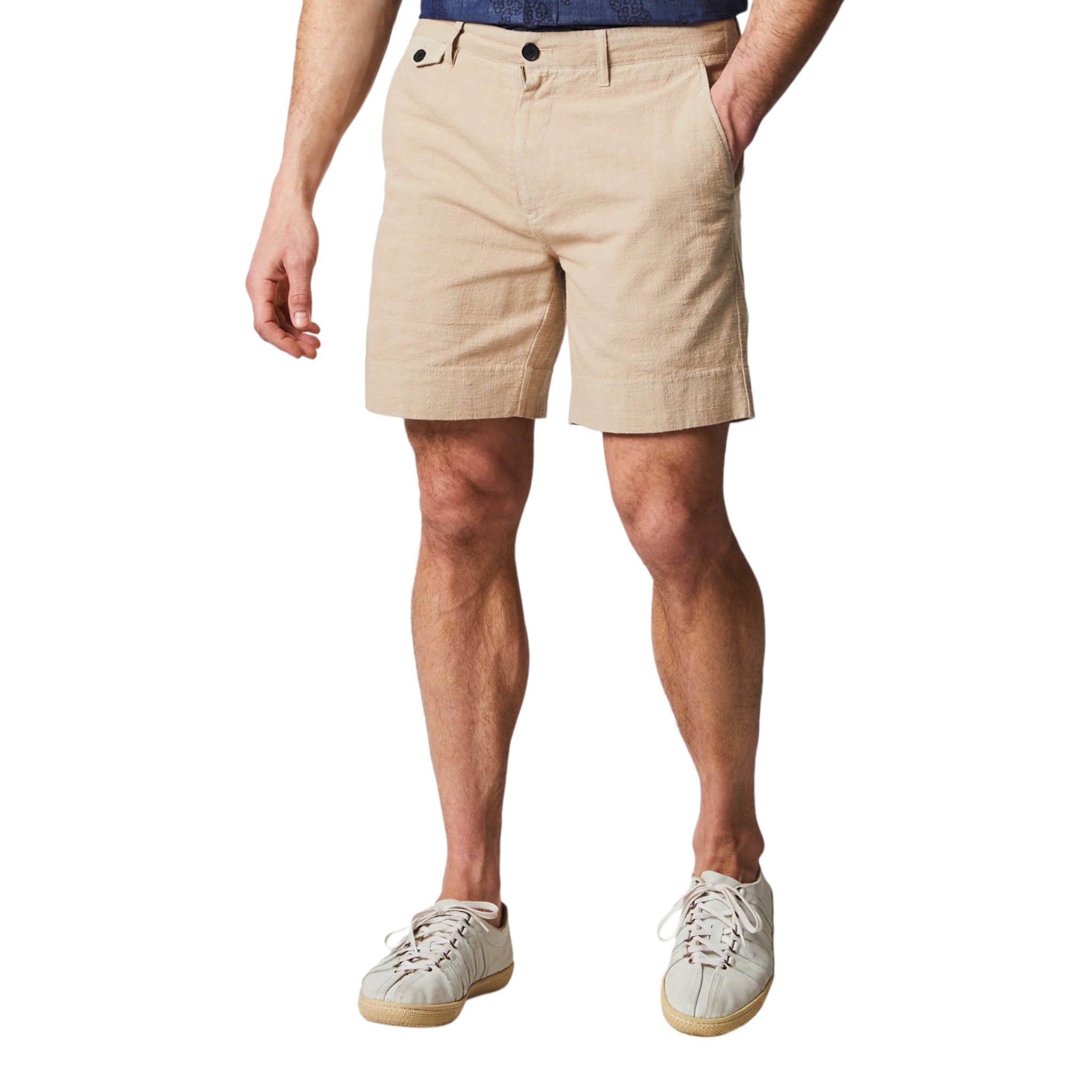 Khaki shorts with button and zip closure